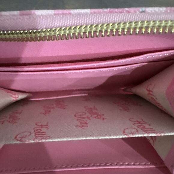 Hello Kitty Pink Gingham Wallet With A Wristlet Strap EUC - Picture 6 of 11